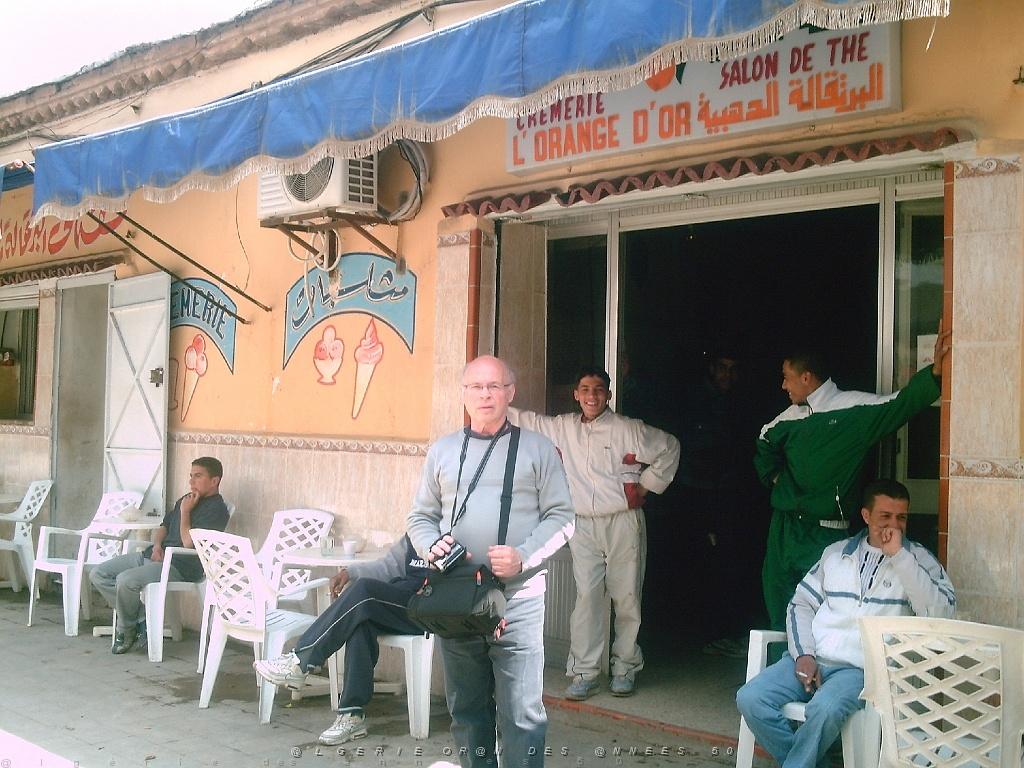 ORAN 04 2007 47 PERREGAUX RUE POINT CARE L EX BAR DE MES PARENTS.JPG